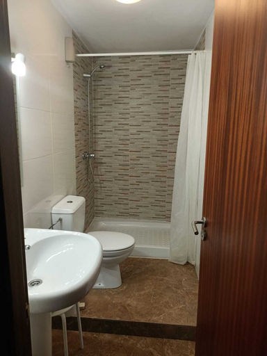 Bathroom 5, Pilgrim Rooms & Apartments, Pontevedra