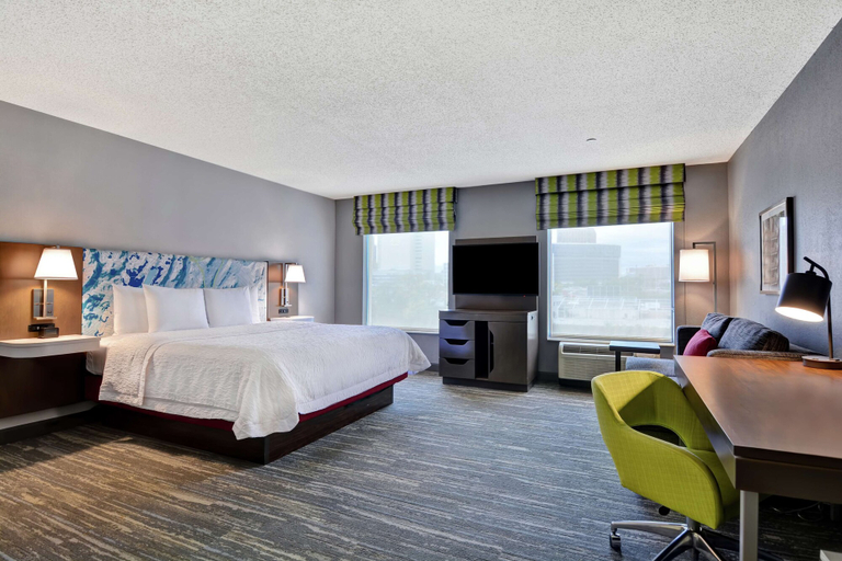 Bedroom 3, Hampton Inn & Suites Newark-Harrison-Riverwalk, Hudson