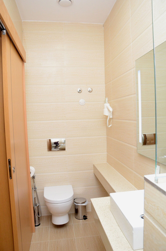 Bathroom 3, Blu Sky Hotel, Maputo