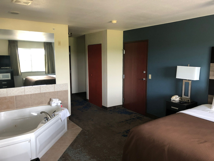 Bedroom 3, AmericInn by Wyndham Maquoketa, Jackson