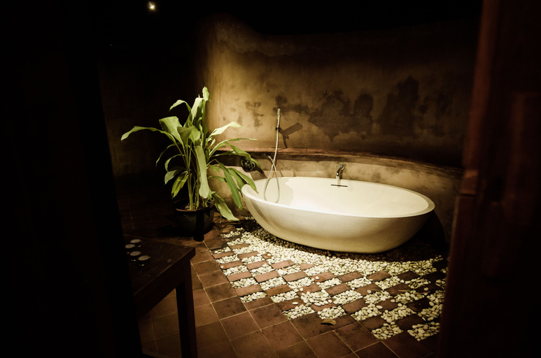 Bathroom 5, Yabbiekayu Eco Bungalows, Bantul