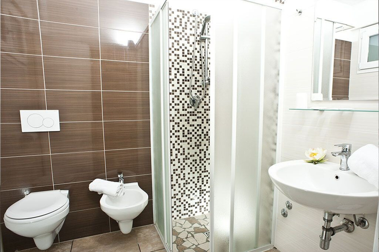 Bathroom 5, Hotel Aquarius, Rimini
