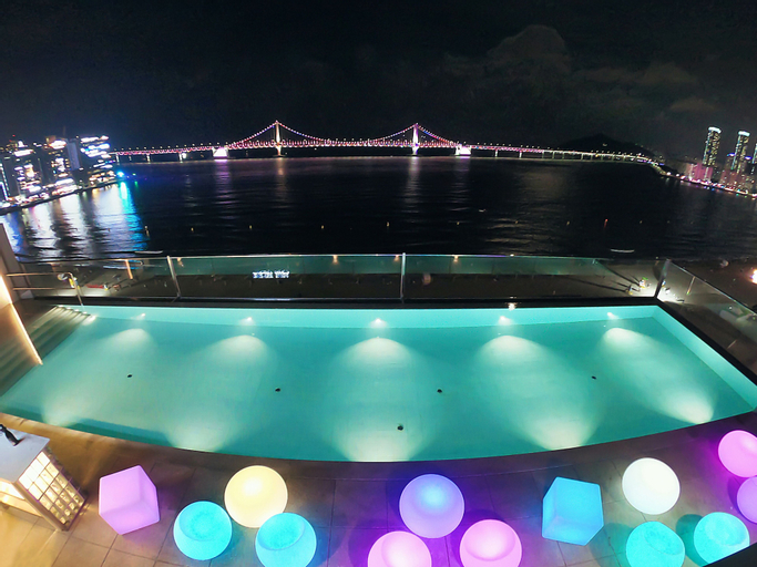 Hotel Aqua Palace, Suyeong