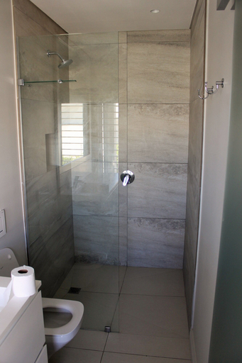Bathroom 3, Betty, Eden