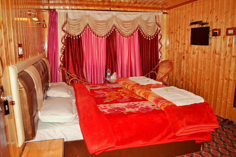 Bedroom 2, Hotel Glacier Heights, Ganderbal