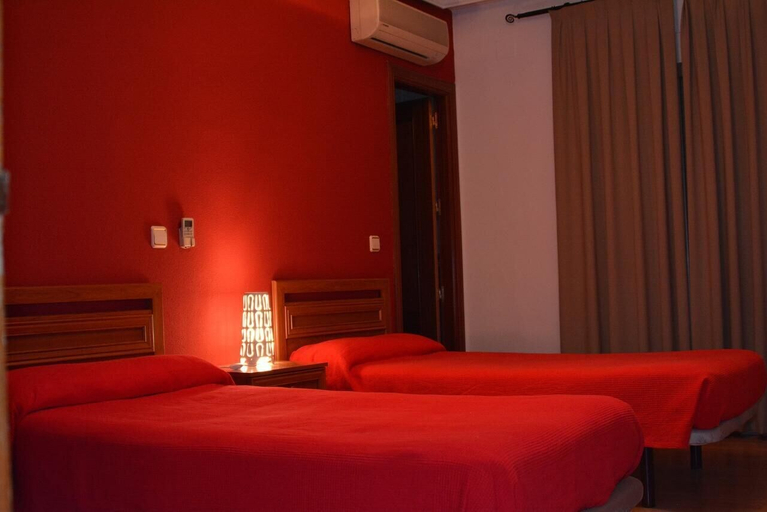 Bedroom 4, Hostal Gastrobar Carmelo, Madrid