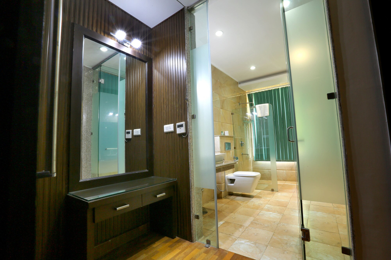Bathroom 5, The Grand Shiva Resort & Spa, Garhwal