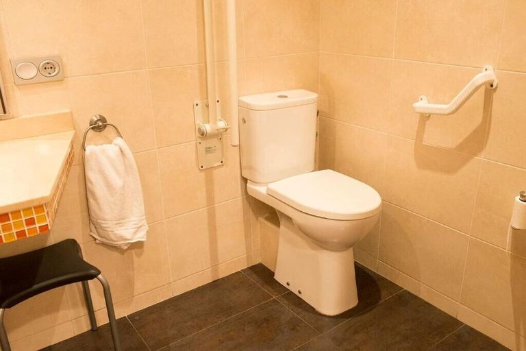 Bathroom 3, Pensión Aia, Guipúzcoa