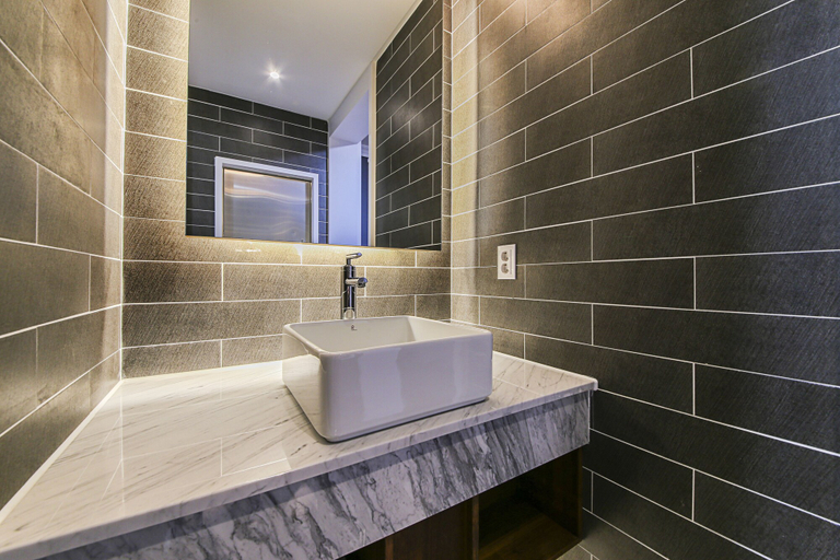 Bathroom 3, Hotel Artheim, Buk