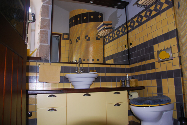 Bathroom 4, Zekova torina, Cista Provo