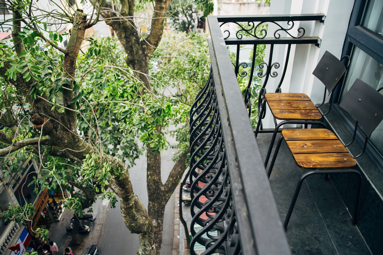 Exterior & Views