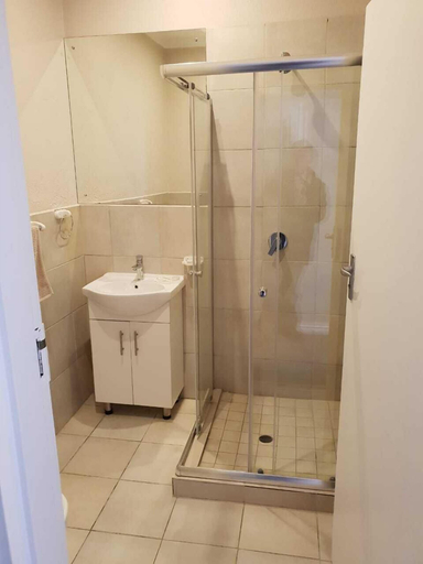 Bathroom 4, Savoy hotel, Cacadu