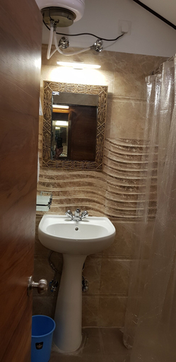 Bathroom 5, Hotel Rushabh Home, Kolkata
