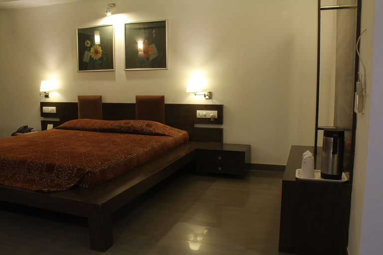 Bedroom 4, Hotel Platinum Inn, Ahmadabad