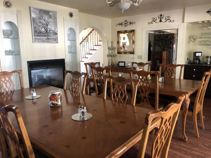 Others 5, The Abbé House Inn, Cleburne