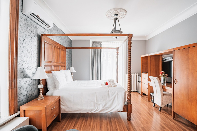 Bedroom 2, Hotel de Paris, Montréal