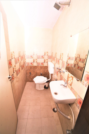 Bathroom, Shri Ganesh Hotel, Sirohi