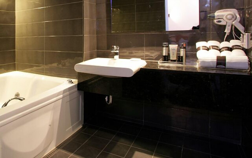 Bathroom 2, Antives Hotel, Goyang