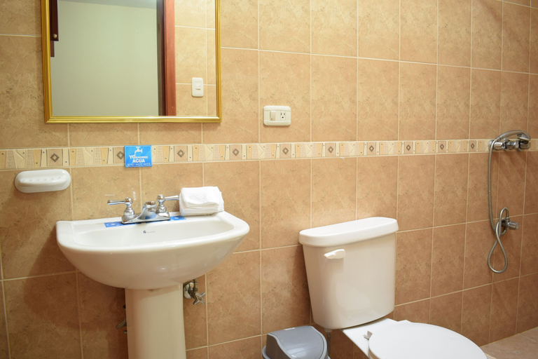 Bathroom 5, Meraki Hotel, Baños