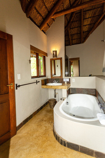 Bathroom 4, Raptors Lodge, Mopani