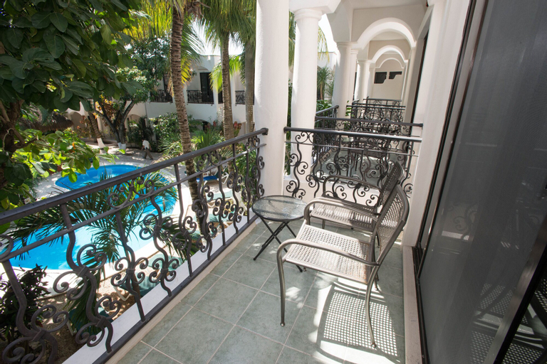 Exterior & Views 8