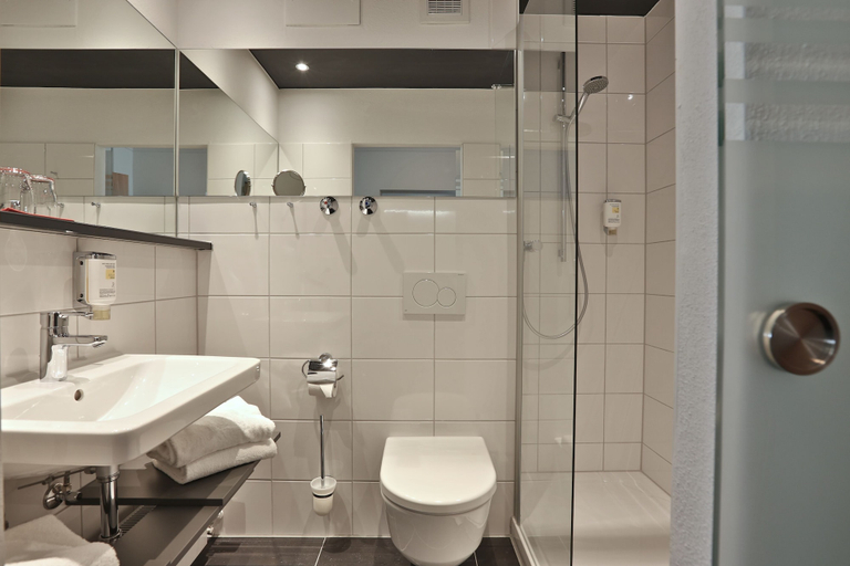 Bathroom 4, AktiVital Hotel, Passau