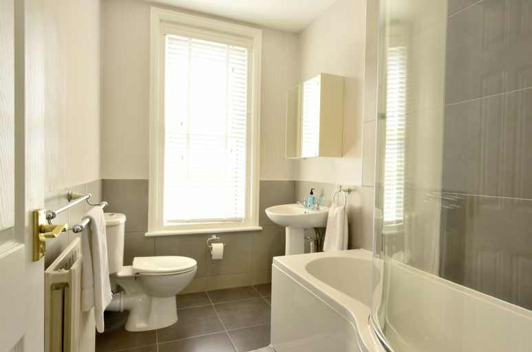 Bathroom 3, Grosvenor House, Kent