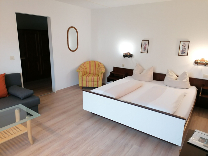 Bedroom 2, Hotel Bernhard am See, Kufstein