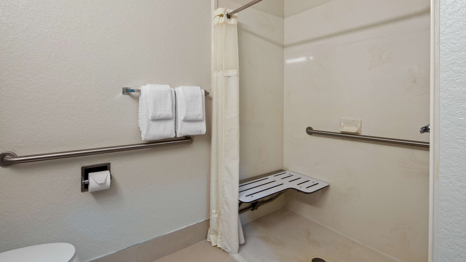Bathroom 5, Best Western Heritage Inn & Suites, Hardee