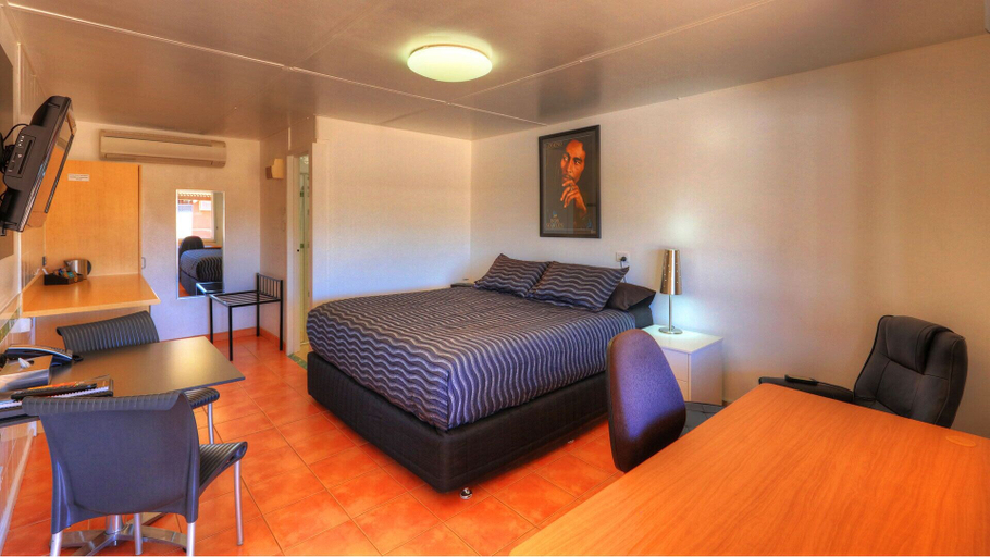 Bedroom 3, Halls Creek Motel, Halls Creek