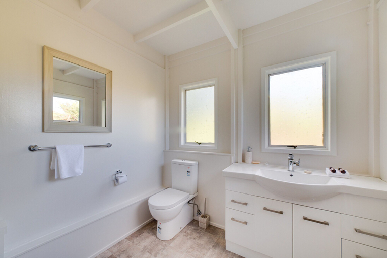 Bathroom 3, Awesome 3 bed Rotorua Lake House, Rotorua