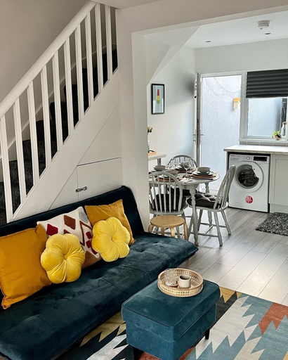 Others 5, Cosy 2-bed House Close to Belfast City Centre, Belfast