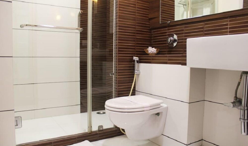 Bathroom 4, Shantai Hotel, Pune
