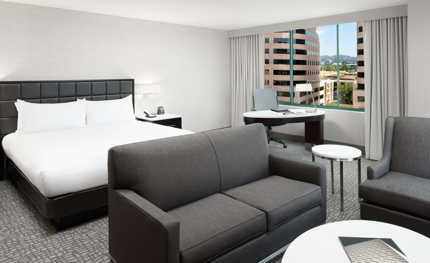 Bedroom 2, Hilton Woodland Hills / Los Angeles, Los Angeles