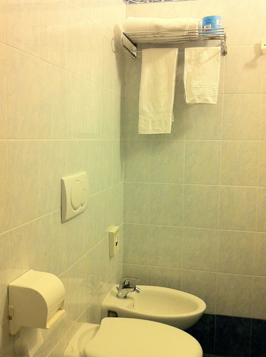 Bathroom 4, Hotel Piccinelli, Rimini