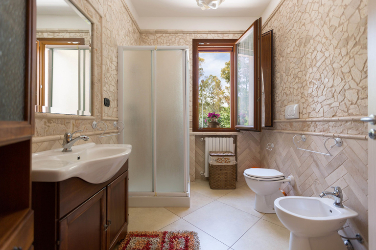 Bathroom 4, Villa Pizzi, Brindisi