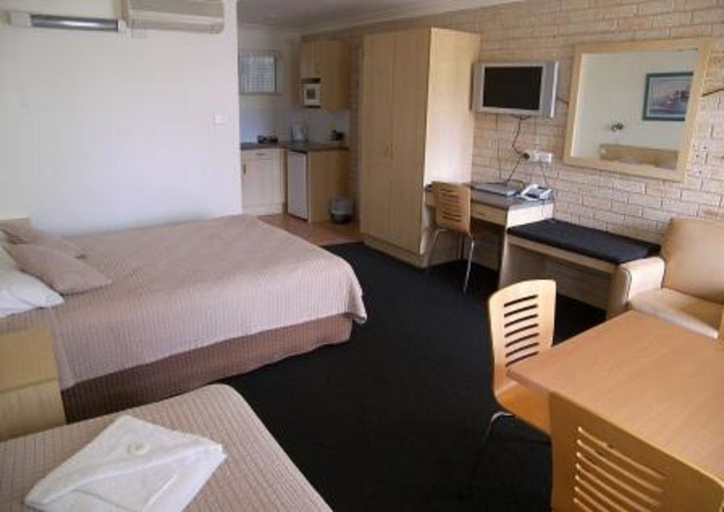 Bedroom 3, Aston Hill Motor Lodge, Port Macquarie-Hastings - Pt A