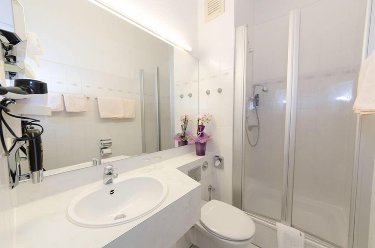 Bathroom 5, Hotel An Der Stadthalle, Braunschweig