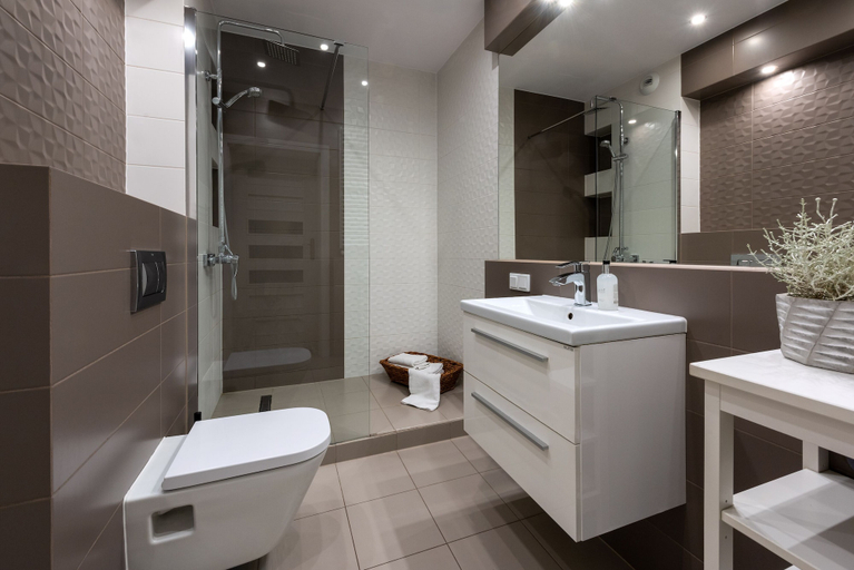 Bathroom 3, apartamenty-wroc Atal Towers, Środa Śląska