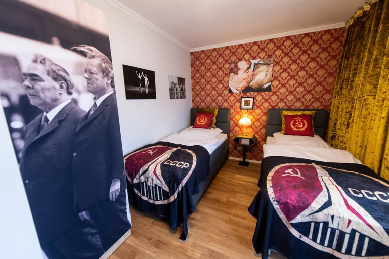 Bedroom 4, Hotel Rheinland, Bonn