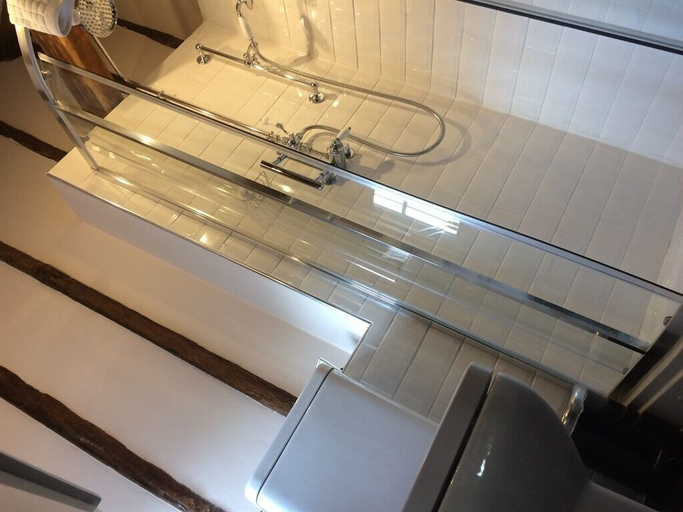 Bathroom 3, Green Farmhouse, Kent