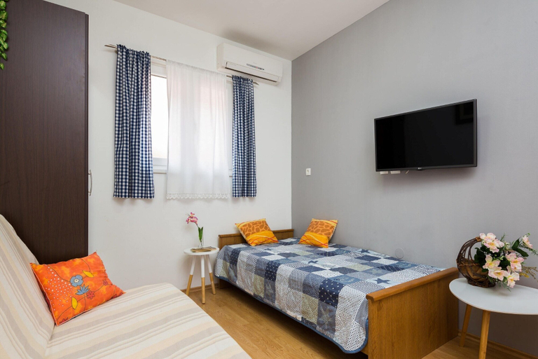 Bedroom 5, 2 - Modern Apartment With Garden, 80m From Beach, Marina