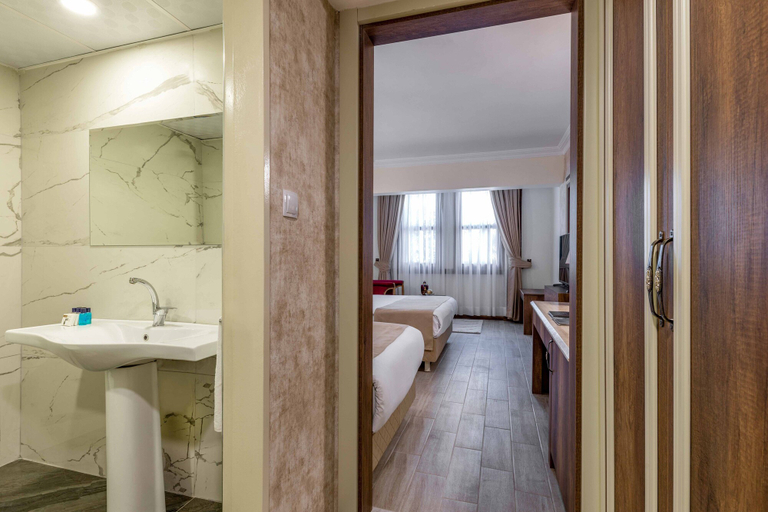 Bathroom 5, Polat Thermal Hotel, Akköy