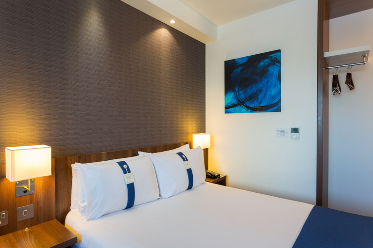 Bedroom 3, Holiday Inn Express HARLOW by IHG, Essex