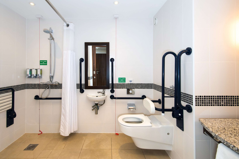 Bathroom 4, Hampton by Hilton Birmingham Jewellery Quarter, Birmingham