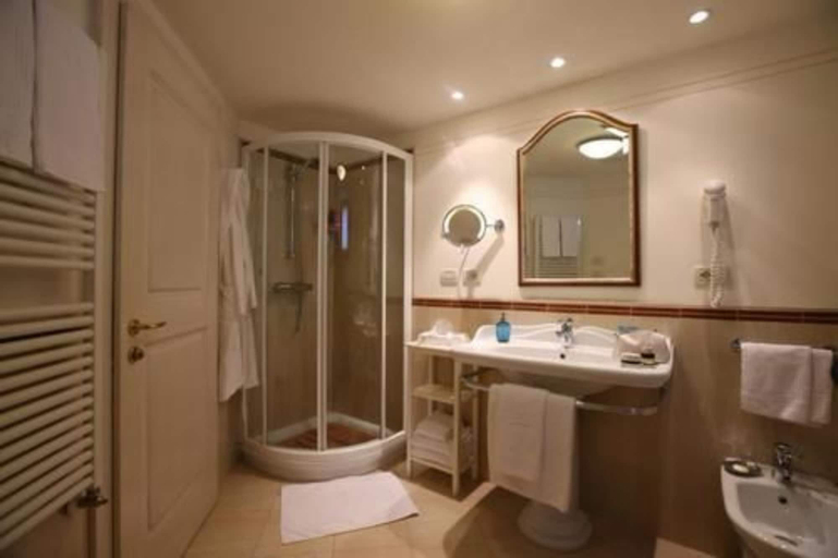 Bathroom 4, Alpen Suite Hotel, Trento