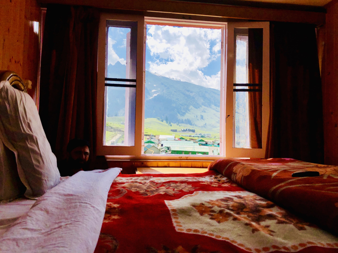Bedroom 2, Hotel Glacier Heights, Ganderbal