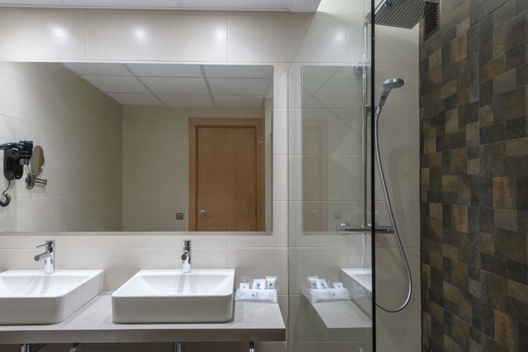Bathroom 4, Hotel Real Lleida, Lleida