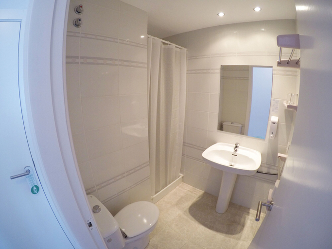Bathroom 4, Hostal del Mar, Girona