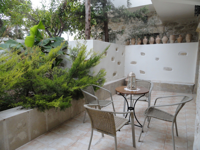 Others 4, Villa Arokaria, Faistos